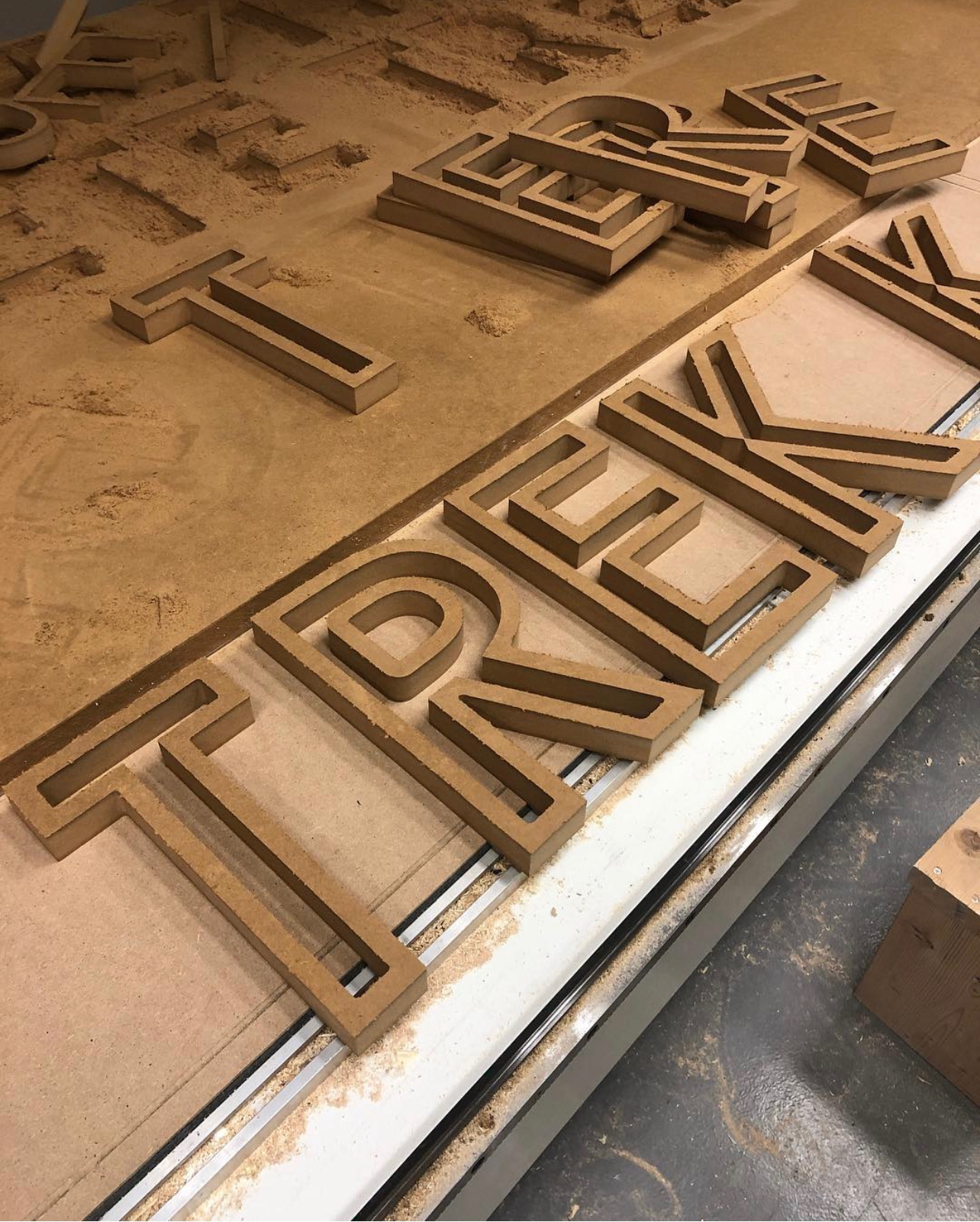 CNC MADE letters frezen voor signing lichtletters frezen onderdelen cnc frezen utrecht