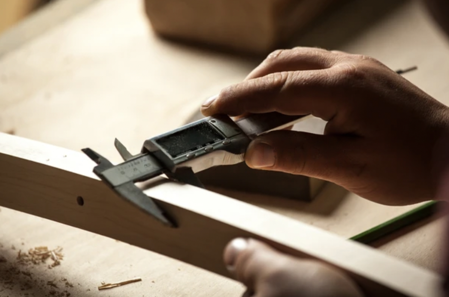 hoe-nauwkeurig-is-cnc-bewerking-cnc-service-utrecht-frezen-in-hout-legt-uit-1