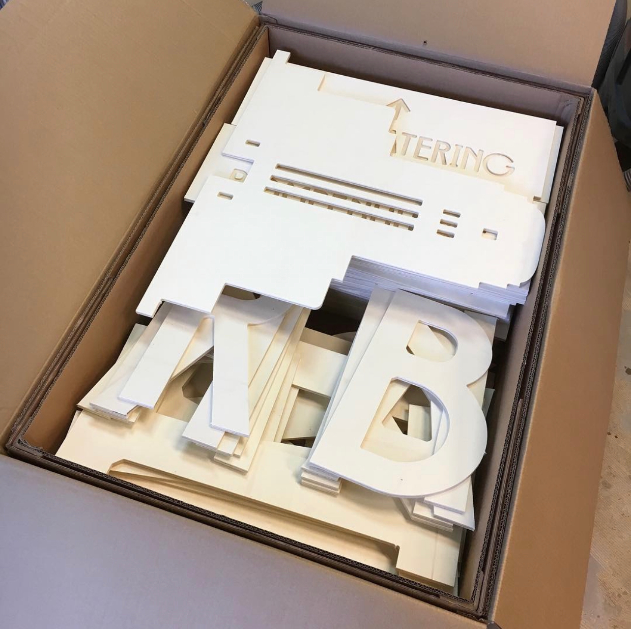 houten cnc gefreesde producten in doos kant en klaar product maken in utrecht cnc frezen in hout en kunstsof cnc service, service cnc, hout frezen, frezen in hout, frezen hout, frezen van hout, hout frees, cnc houtbewerking, cnc hout, cnc bedrijven, houtfrezen, cnc hout frezen particulier, hout laten frezen, cnc snijden, cnc bewerkingen, cnc nederland, product maken, cnc utrecht