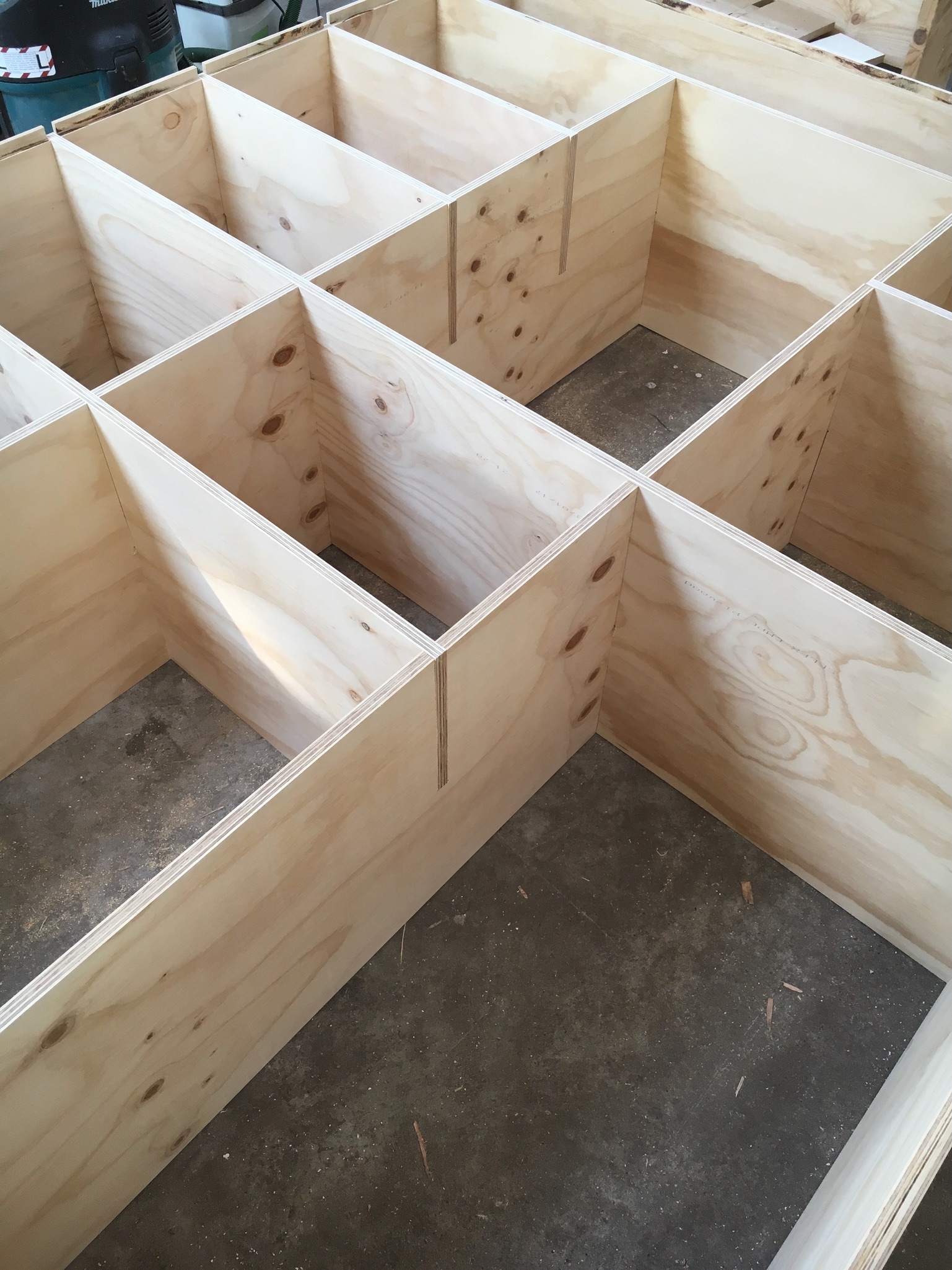 houten-kast-maatwerk-meubels-houten-kast-op-maat-maatwerk-in-utrecht-van-lokaal-hout-moderne-houten-kast