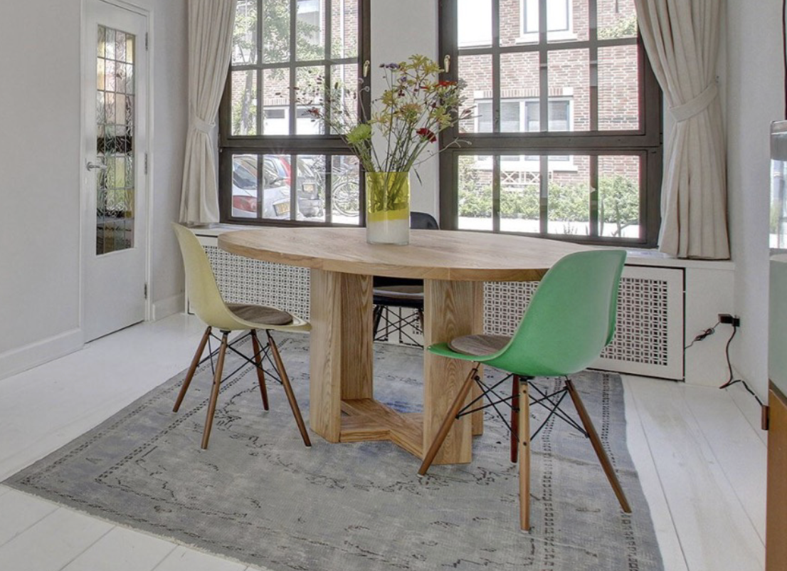 houten-tafel-ronde-houten-tafel-design-houten-tafel-ikea-houten-tafel-op-maat-massief-hout-olijf-essen-houten-tafel Eiken houten tafel