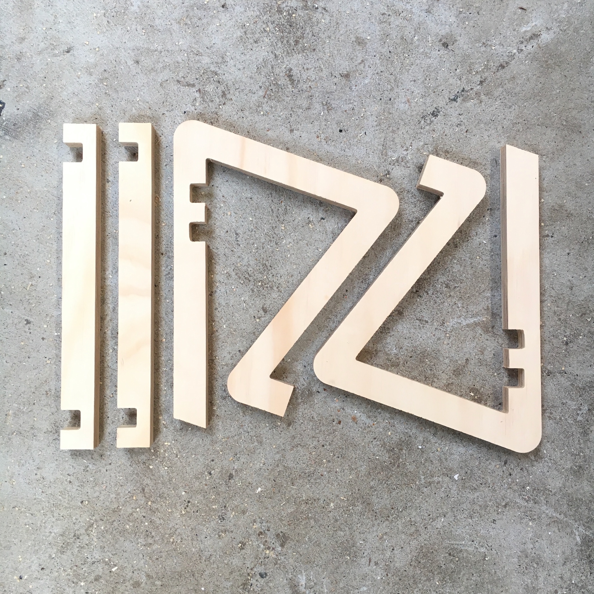 laptop-standaard-voor-rechtop-zetten-laptop-stand-houten-laptop-standaard-op-maat-gemaakt