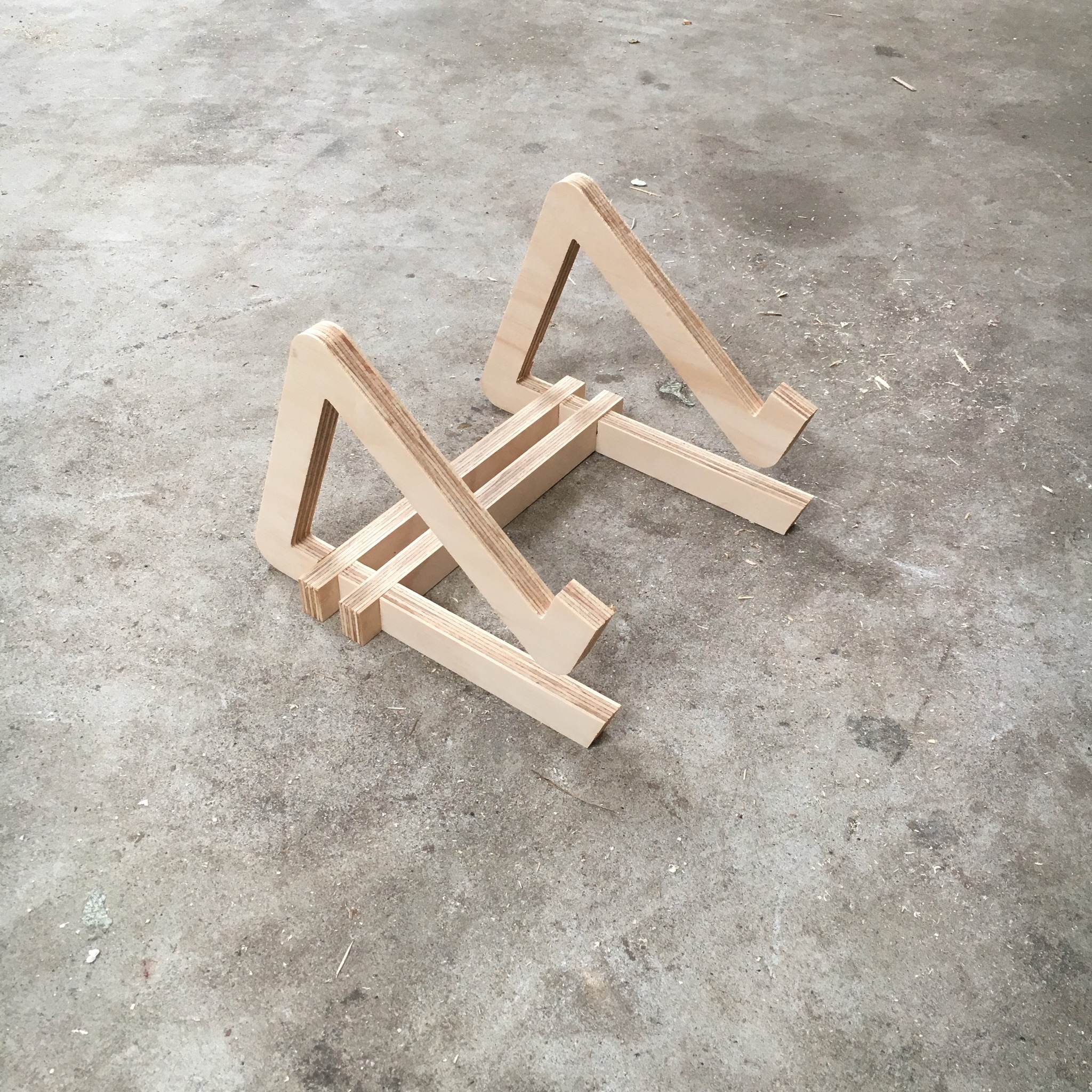 laptop-standaard-voor-rechtop-zetten-laptop-stand-houten-laptop-standaard-op-maat-gemaakt