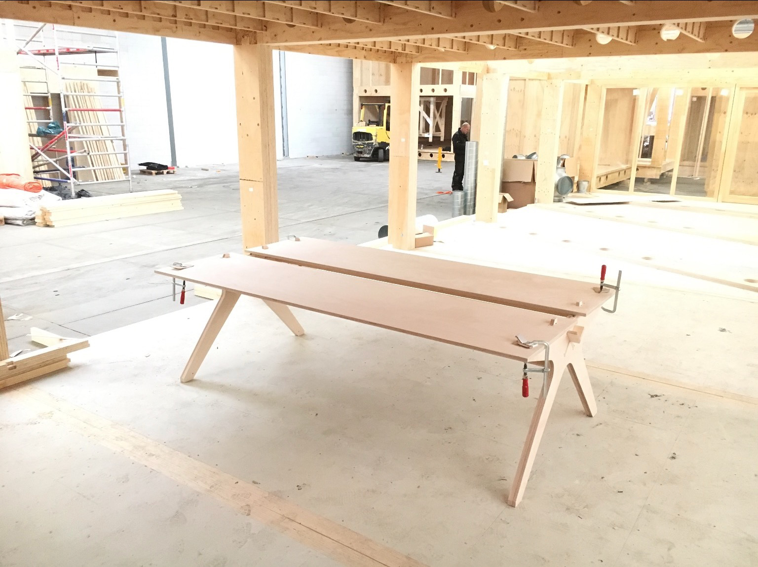 moderne-houten-tafel-bureau-tafel-design-tafel-van-hout-houten-tafel-ikea-berken-houten-tafel