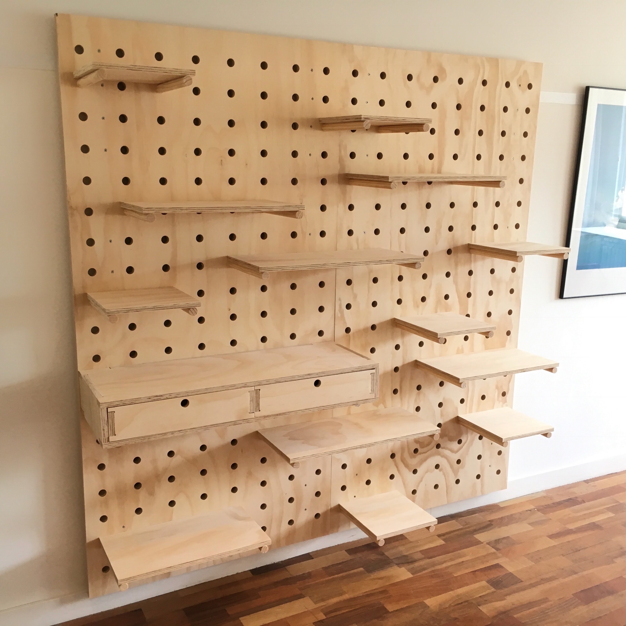 pegboard houten wand kast wandkast display kast van hout houten kast houten-kast-ikea-houten-kast-houten-kastje-houten-kast-woonkamer-massief-houten-kast-smalle-houten-kast-lage-houten-kast