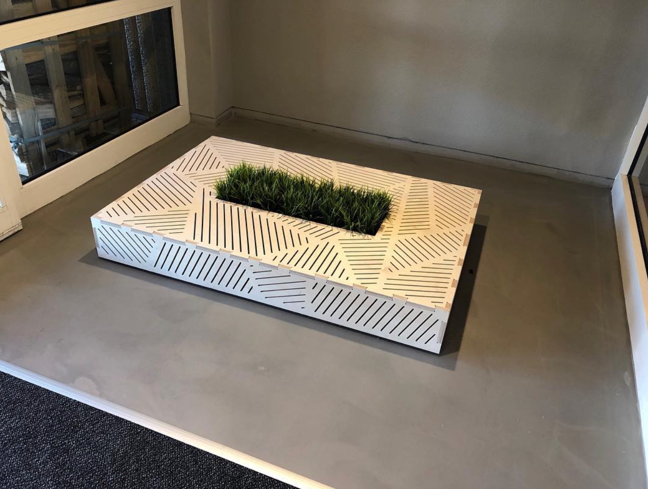 planten-lounge-hocker-island-minimalistische-lounge-salontafel-hout-houten-salontafel-ronde-houten-salontafel-houten-dressoir-houten-bijzettafeltje-donker-houten