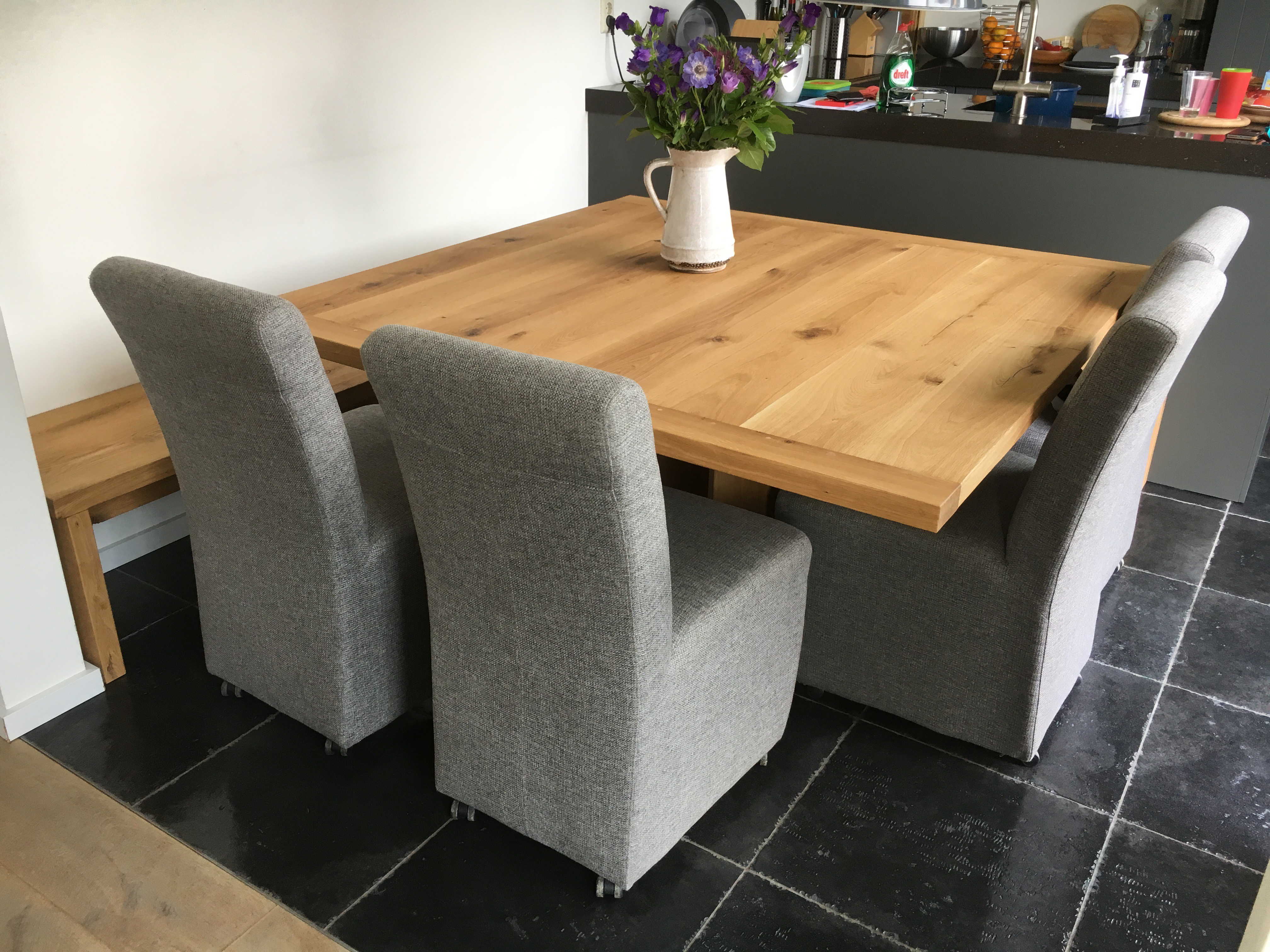 houten-tafel-ronde-houten-tafel-design-houten-tafel-ikea-houten-tafel-op-maat-massief-hout-olijf-essen-houten-tafel Eiken houten tafel