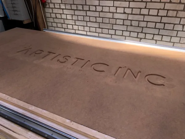 logo-in-hout-graveren-hout-graveren-utrecht-graveren-in-hout-cnc-graveren-hout