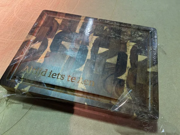 snijplank-ingraveren-in-hout-in-utrecht-hout-graveren-utrecht-graveren-in-hout-cnc-graveren-hout