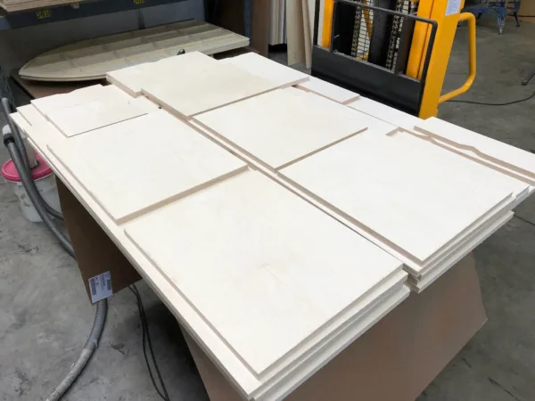 kastenwand-kastwand-onderdelen-op-maat-gemaakt-bij-cnc-freezen-utrecht-frezen-in-hout-kast-planen-en-ontwerp-uitgevoerd-in-berken-multiplex-of-andere-houtsoorten