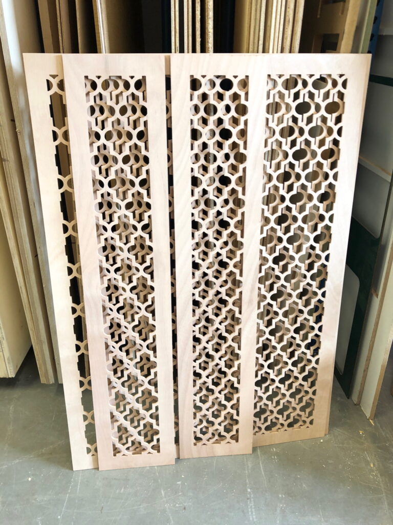 oosters-patroon-in-hout-graveren-of-snijden-bij-cnc-frezen-utrecht-frezen-in-hout-cnc-houtbewerking-patroon-relief-mozaiek-frezen-