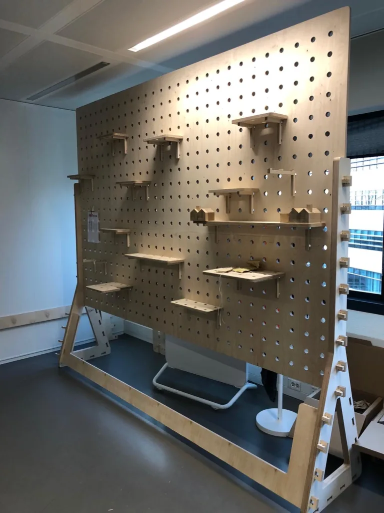 Educatieve Wand Room Divider Room Divider Van Hout Decoratieve Divider Op Maat Ikea Room Divider Room Divider Kast Room Divider Ideas Roomdivider Karwei