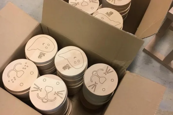 cnc-made-houten-onderdelen-in-productie-laten-nemen-in-utrecht-maatwerk-producten-lasergraveren-en-snijden-in-hout-edited