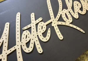 houten lichtletters laten maken op maat in utrecht letters voor lampjes licht restaurant bar bruiloft festival