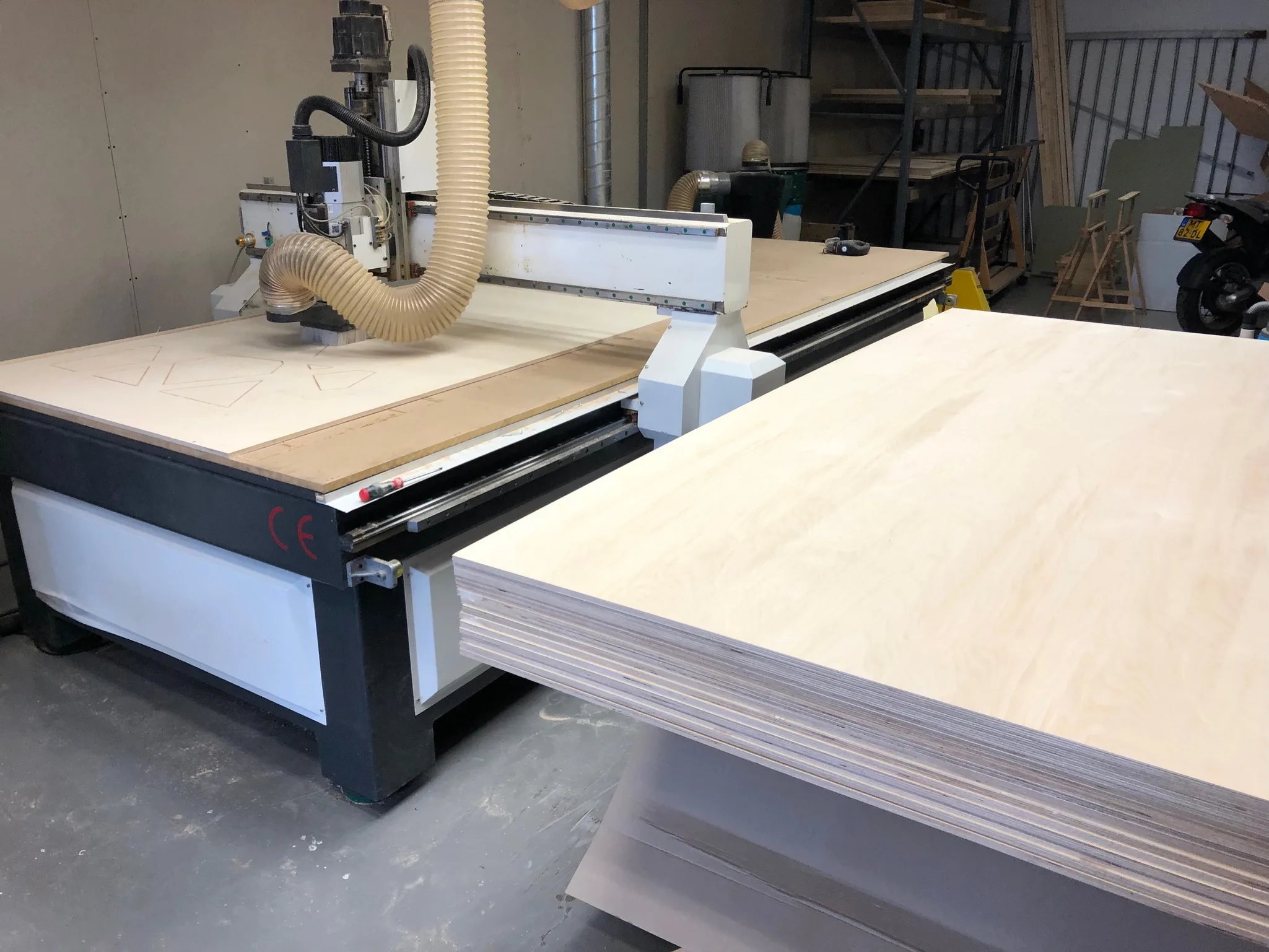 decoratieve panelen van hout op maat gemaakt in Utrecht cnc frezen hout en kunststof