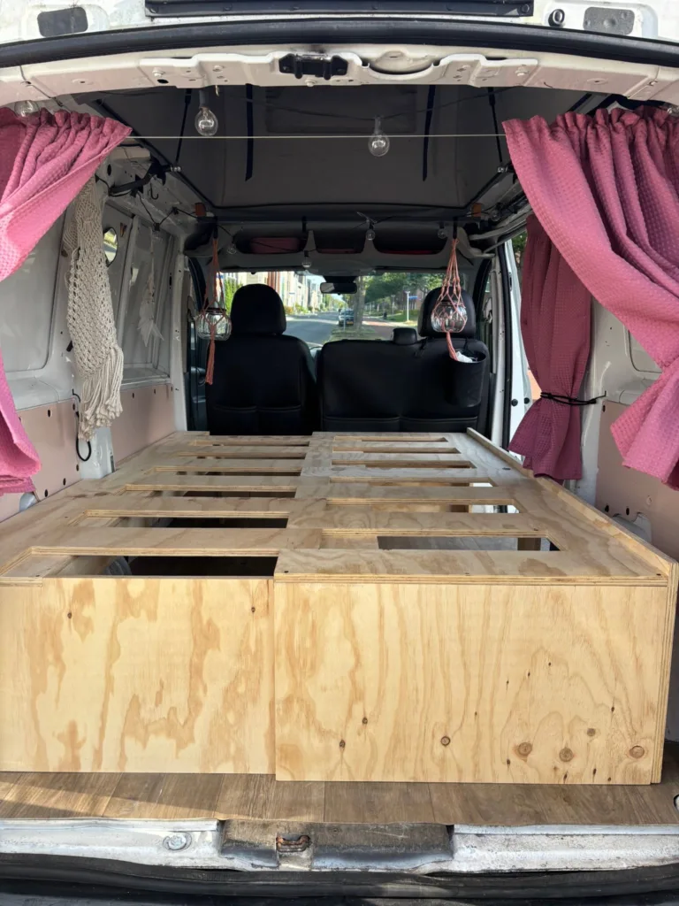 houten camper uitschuif bed op maat gemaakt van hout in utrecht de firma cnc houtbewerking en maatwerk design