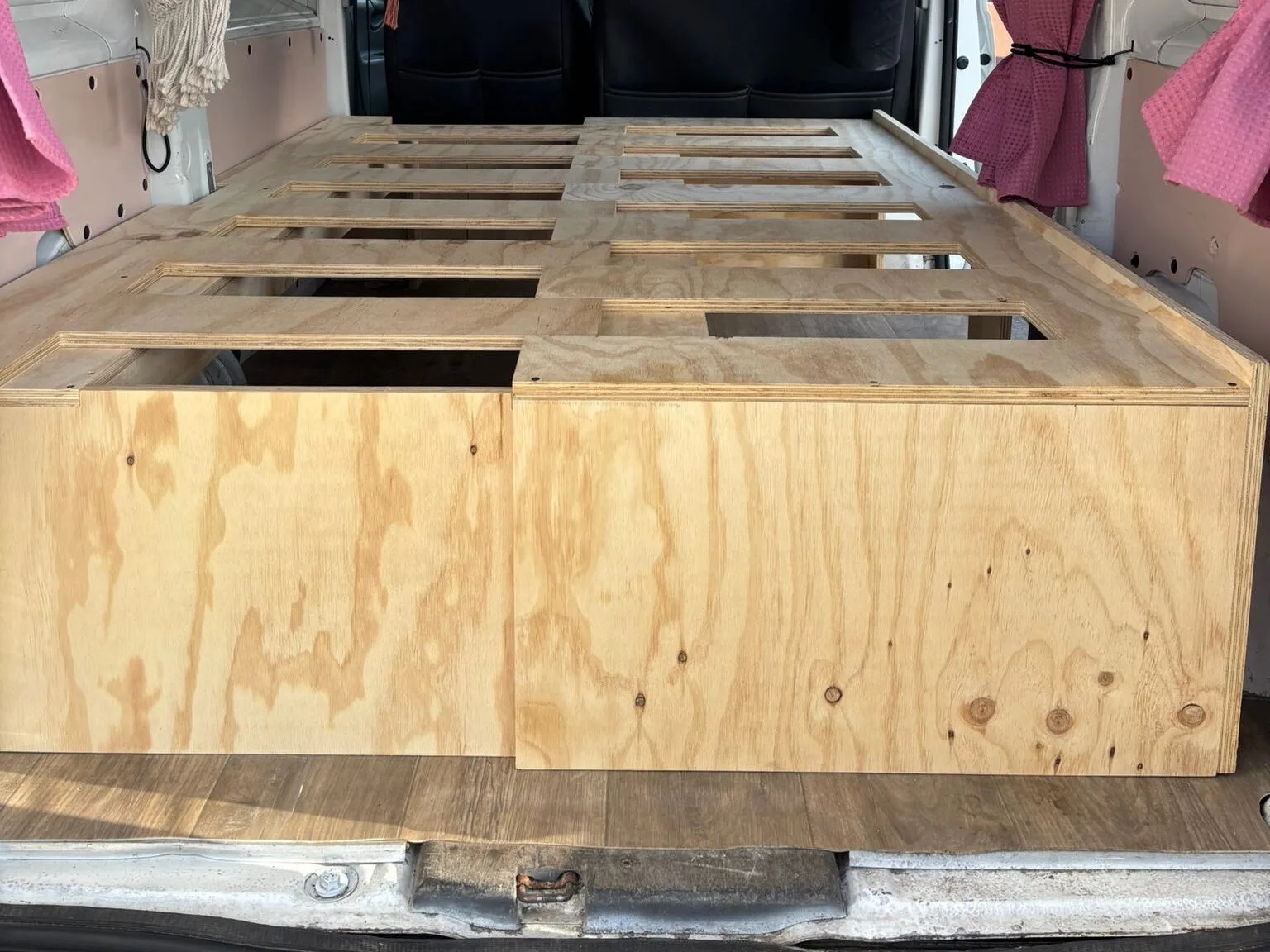 houten camper uitschuif bed op maat gemaakt van hout in utrecht de firma cnc houtbewerking en maatwerk design