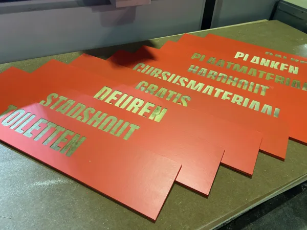 houten naamborden ingraveren naambord op maat gegraveerd in hout cnc frezen utrecht wegwijzer borden