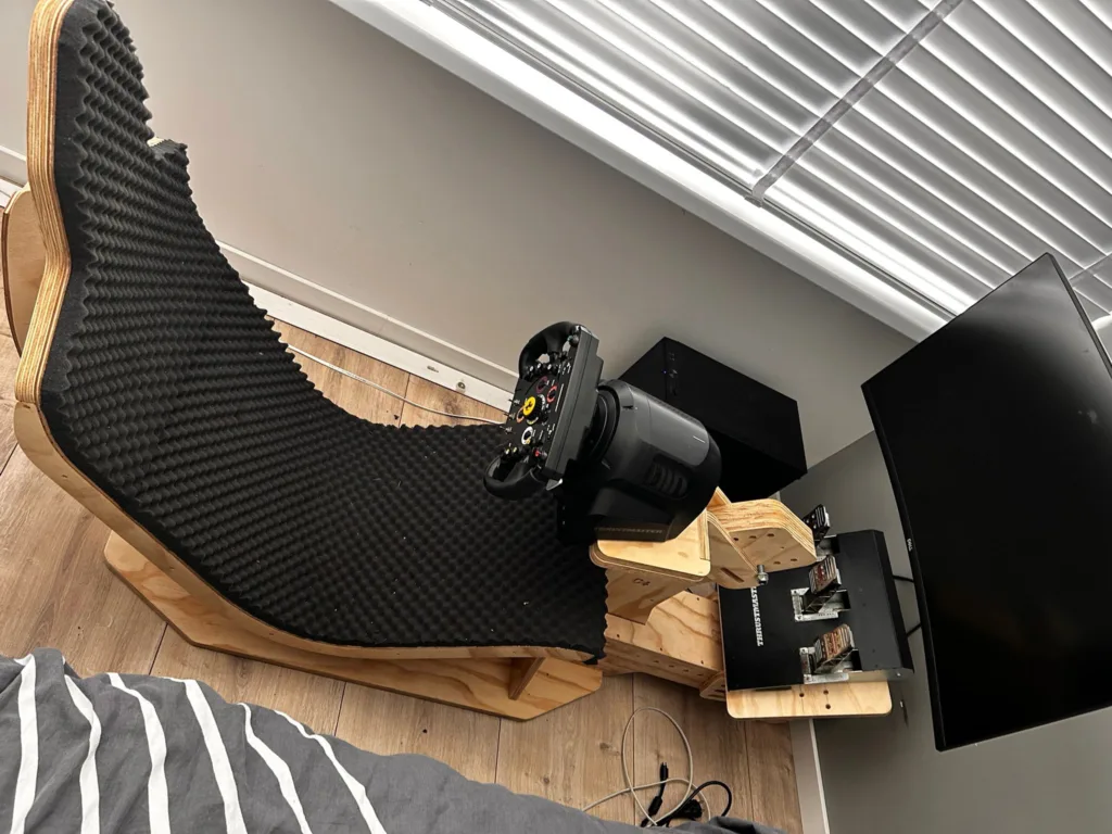 houten race stoel verstelbaar en op maat gemaakt van vuren multiplex