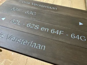 houten ingegraveerde naamborden ingraveren hout borden letters graveren cnc hout utrecht op maat