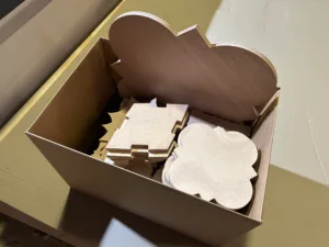 ONderdelen houten kunstwerk decoratieve onderdelen op maat van hout vormen van hout