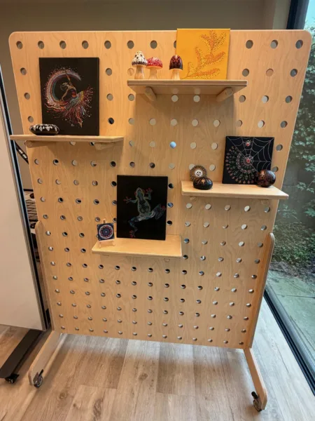 Berken Multiplex Pegboard Divider Wand Op Wielen Modulair Aanpasbaar Rijdende Kantoor Of Kamer Indeling Door De Firma Cncn In Utrecht