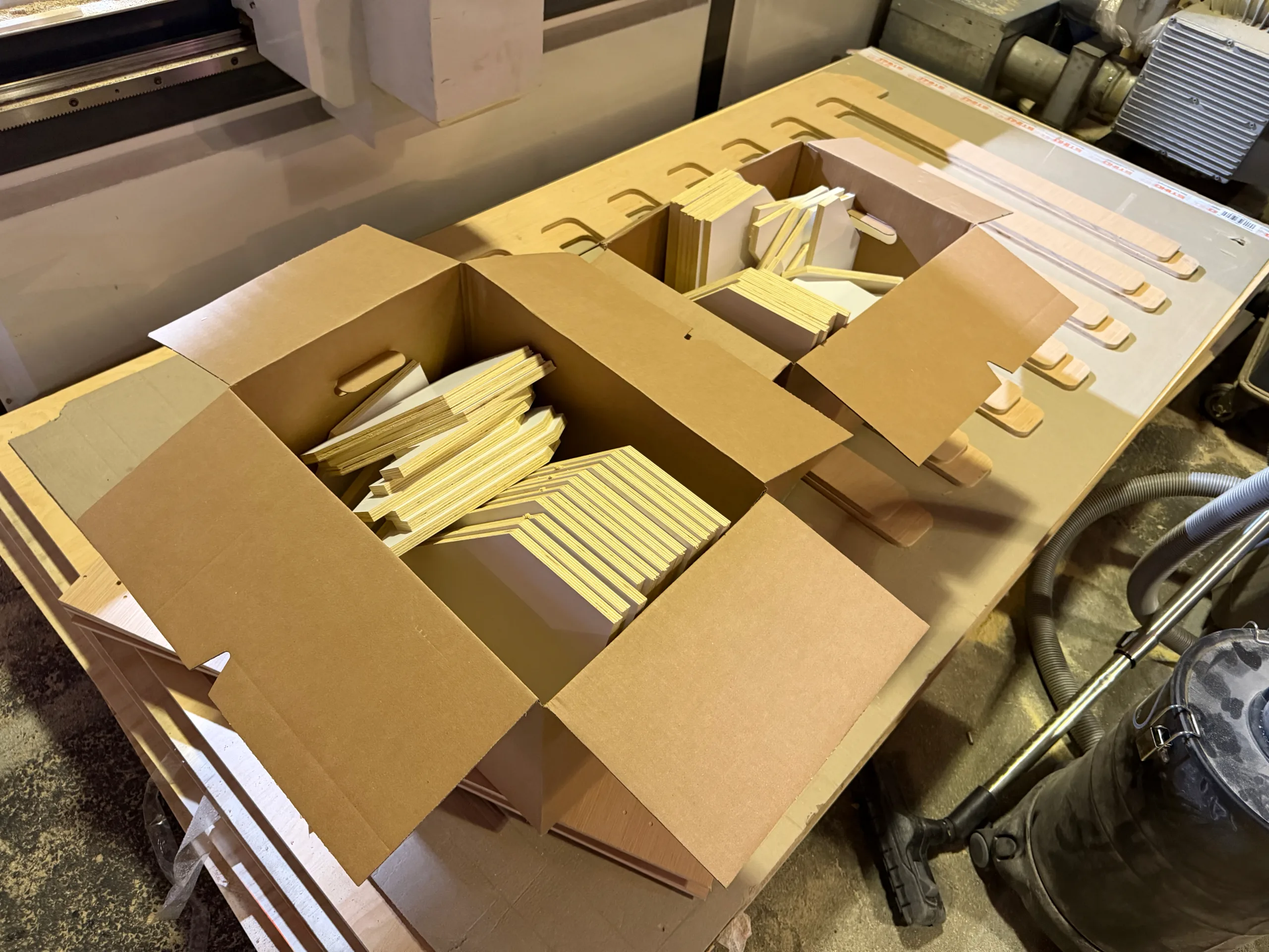 Houten Producten op Maat – CNC maatwerk voor interieur en retail