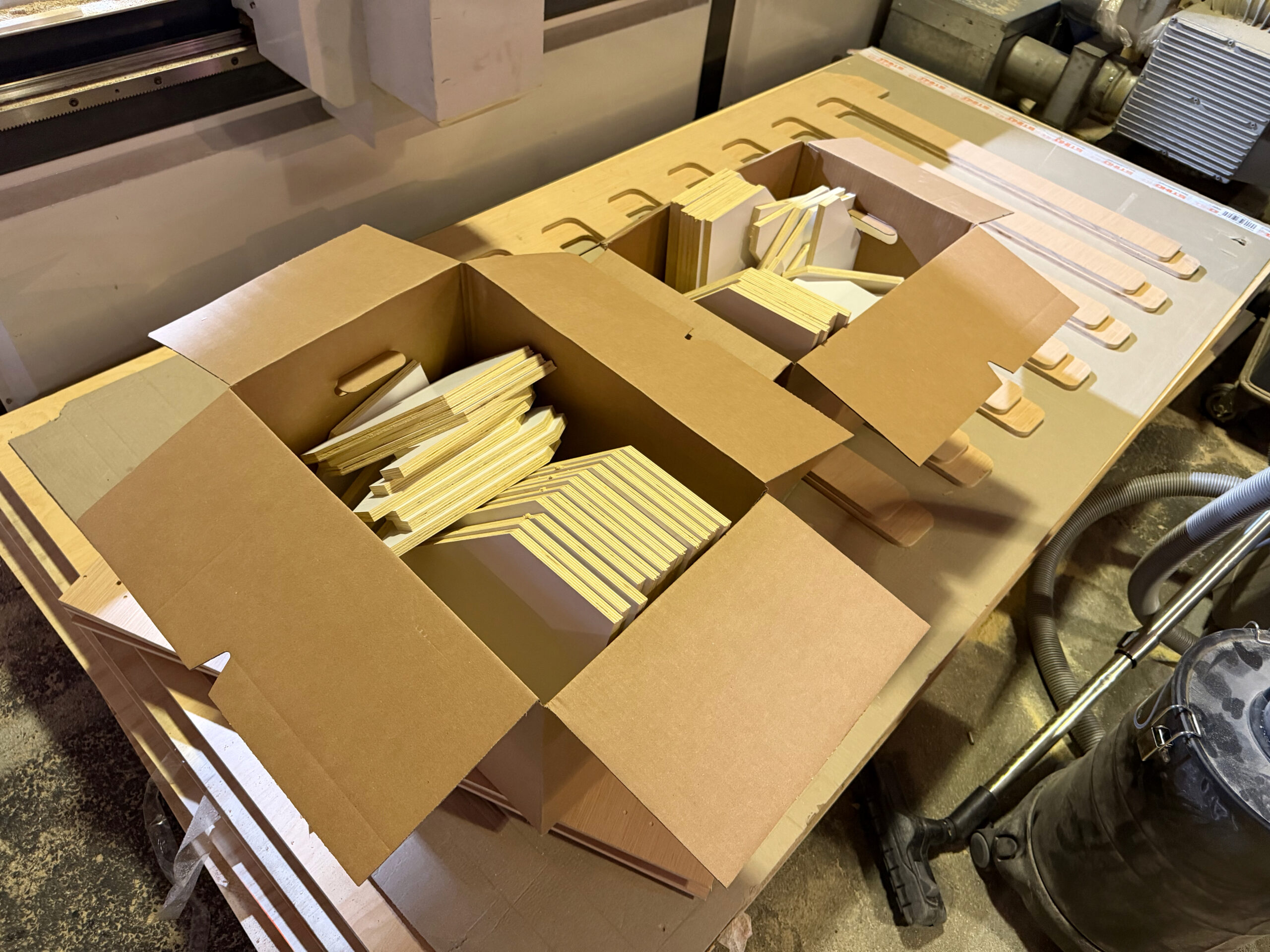 Houten Producten Van Massief Hout En Multiplex Op Maat Gemaakt In Utrecht Door De Firma Cnc