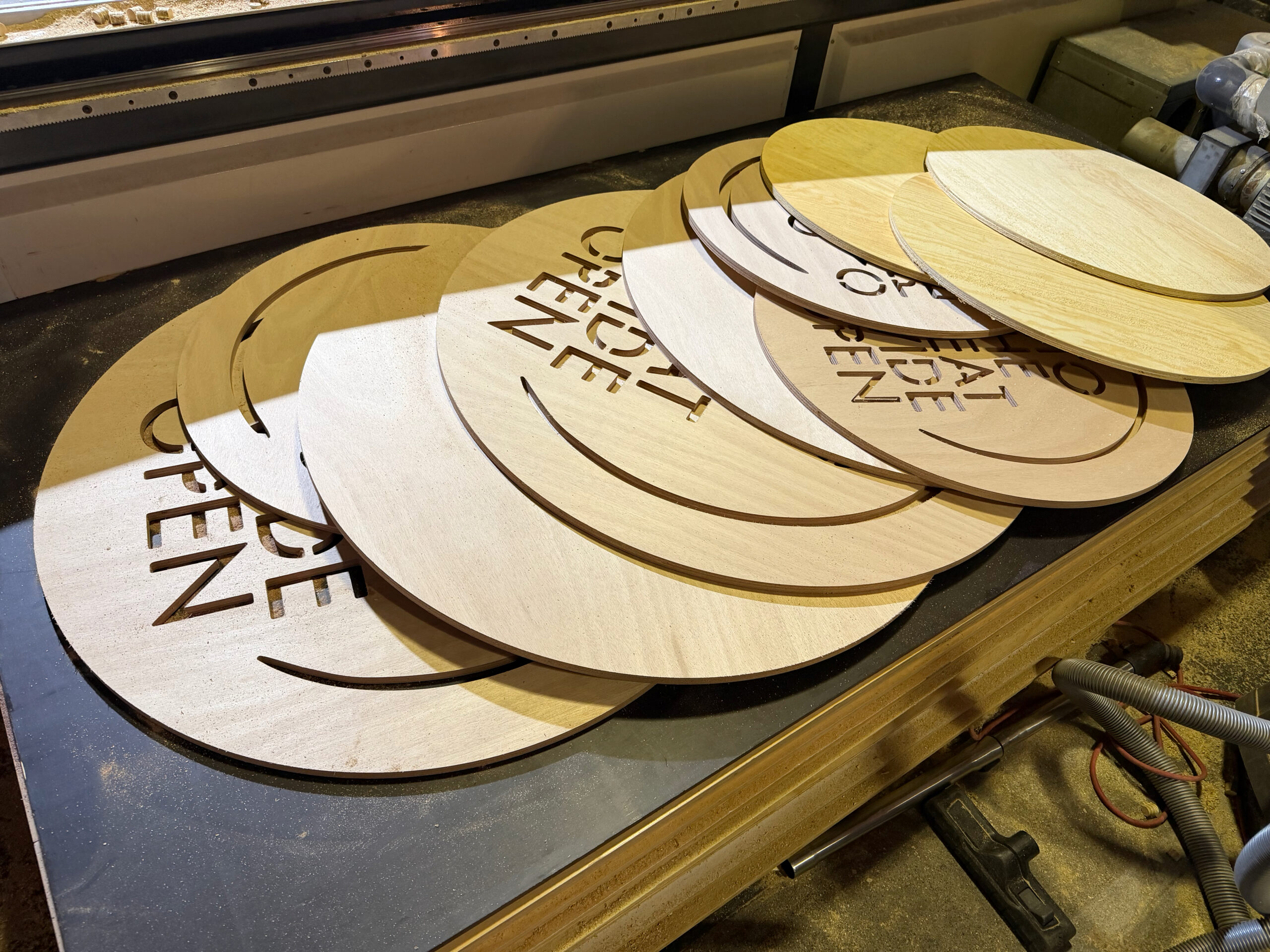 Festival Lichtbak Lichtreclame Onderdelen Van Hardhout Logo Van Hout Gefreesd Door De Firma Cnc In Utrecht