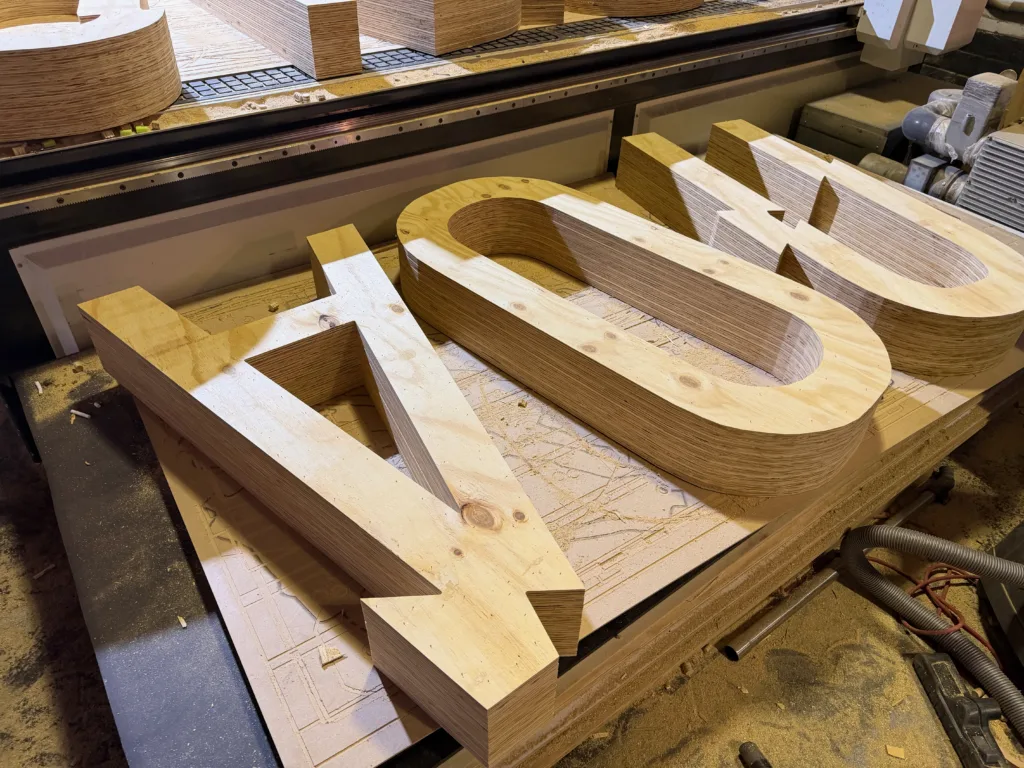 Houten Letters Mega Groot Op Maat 120cm Hoog 16cm Dik Massief Multiplex Voor Festival Gemaakt Door De Firma Cnc In Utrecht
