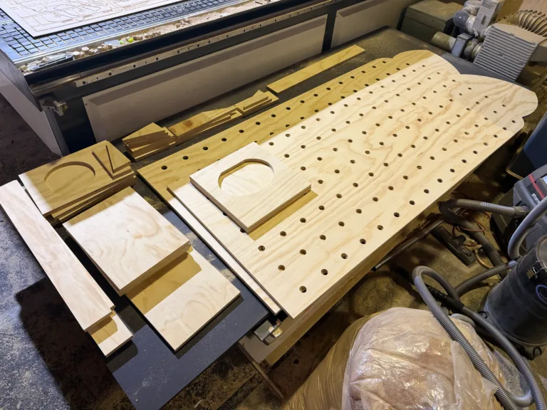 Pegboard Kattenwand In De Vorm Van Een Kat Met Katten Huisje En Klim Planken Op Maat Gemaakt Door De Firma Cnc In Utrecht