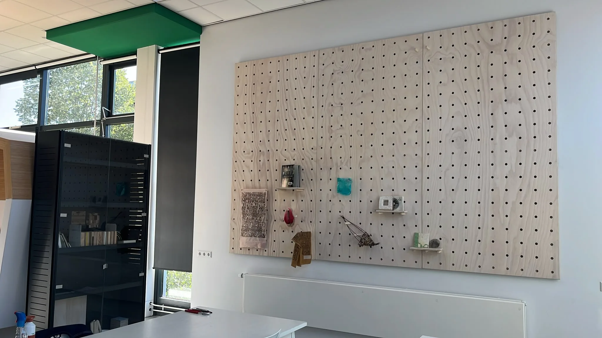 Witte Pegboard Display Wand