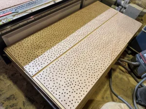 Akoestiesche Panelen Van Hardhout Op Maat Met Random Patroon Gemaakt Door De Firma Cnc In Utrecht