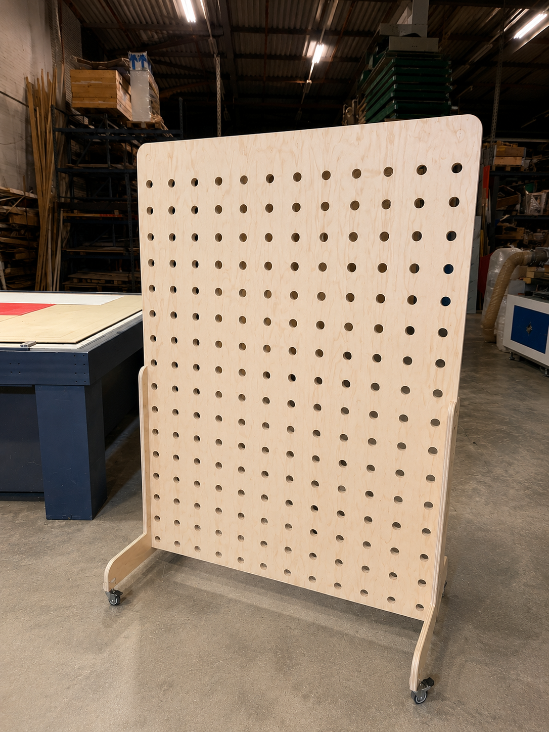 Oerboard Room Divider Op Wielen Mobiele Ofice Divider Van Berken Multiplex Gemaakt Door De Firma Cnc In Utrecht