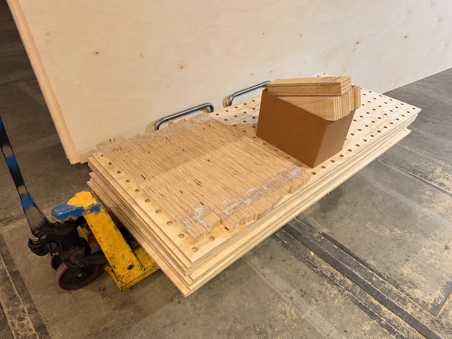Houten Pegboard Kantoor Wand