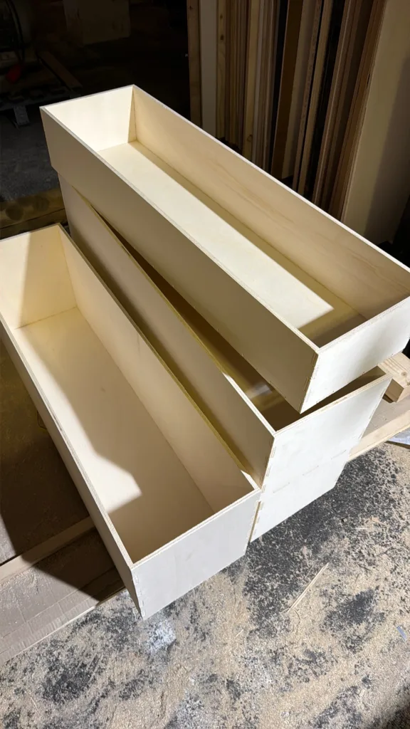 Serie Populieren Multiplex Boxen Of Lades Van 98 Cm Lengte En Diverse Hoogtes Gemaakt Door De Firma Cnc In Utrech